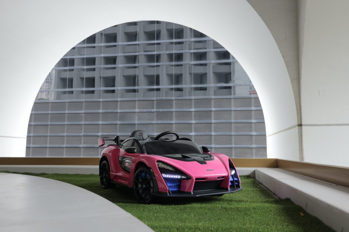 The Hong Kong Cancer Fund Partners with McLaren for a Pink Revolution