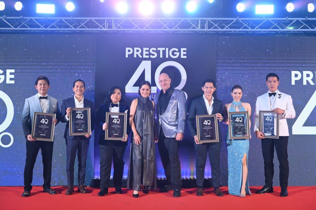 BurdaLuxury's Managing Director and Managing Editor of Prestige Thailand pose with honouress