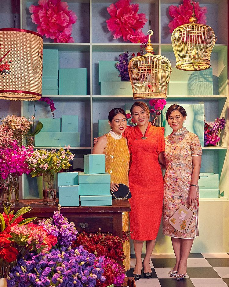Guests pose with the Tiffany & Co. Florist backdrop at PINCNY2023 event